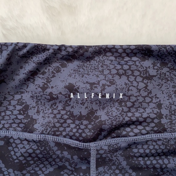 New All Fenix Anthropologie Navy Snake Leggings - Picture 9 of 9